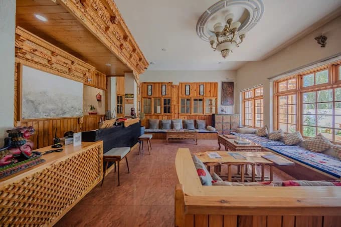 Receptoin & Waiting Area